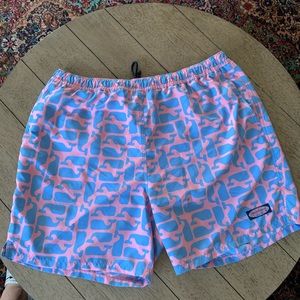 Men’s Vineyard Vines whale swim trunks XL